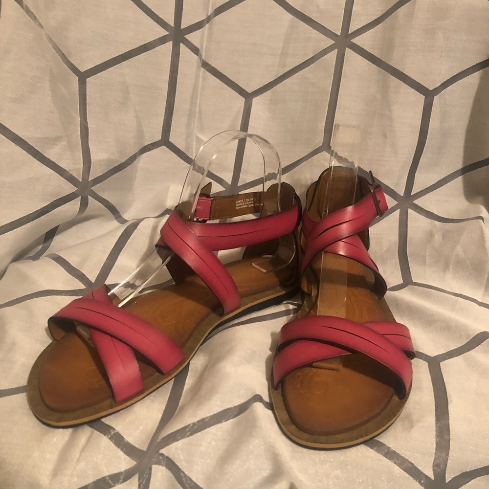 Super comfortable-Clarks Jazz Fuchsia sandal 7.5